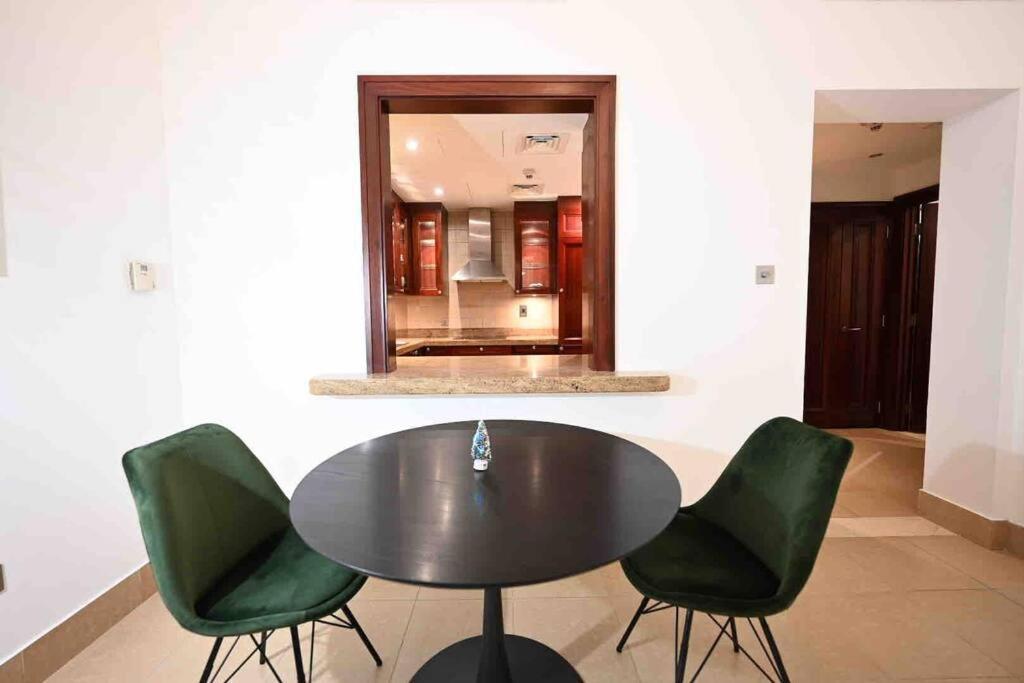 Brand New Furniture . Close To Dubai Mall. Екстер'єр фото