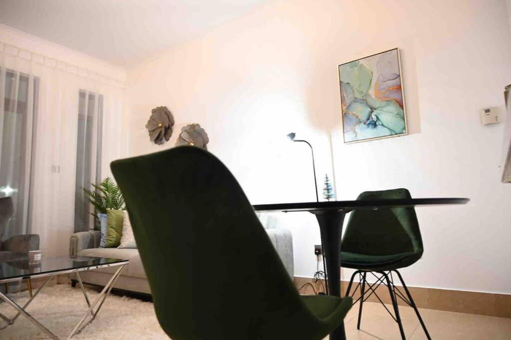 Brand New Furniture . Close To Dubai Mall. Екстер'єр фото