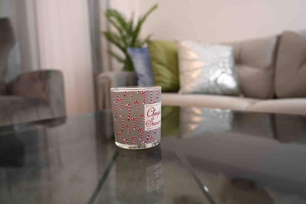 Brand New Furniture . Close To Dubai Mall. Екстер'єр фото