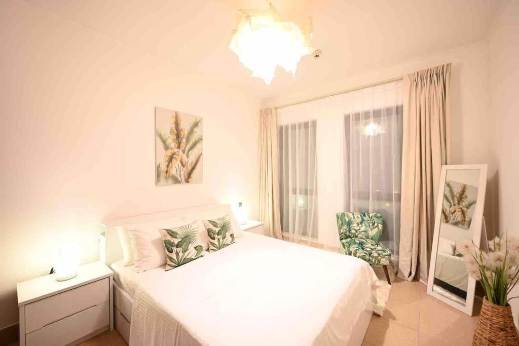 Brand New Furniture . Close To Dubai Mall. Екстер'єр фото