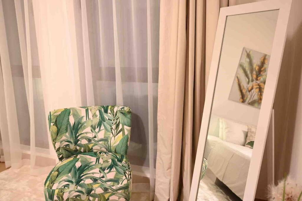 Brand New Furniture . Close To Dubai Mall. Екстер'єр фото