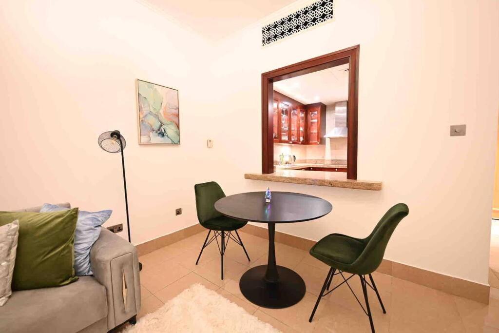 Brand New Furniture . Close To Dubai Mall. Екстер'єр фото
