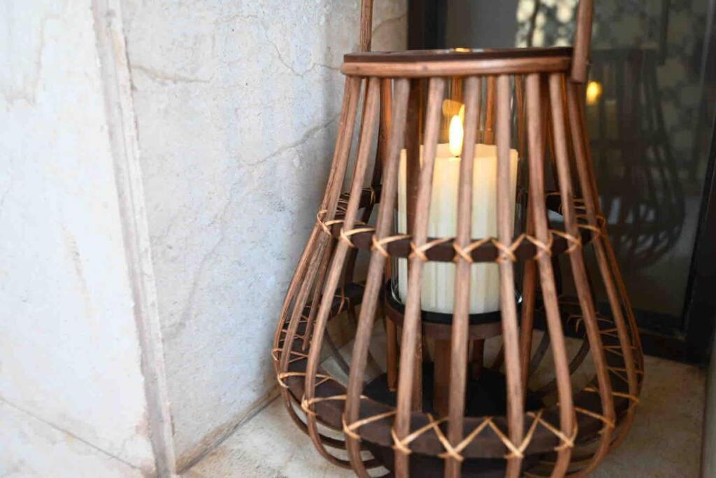 Brand New Furniture . Close To Dubai Mall. Екстер'єр фото