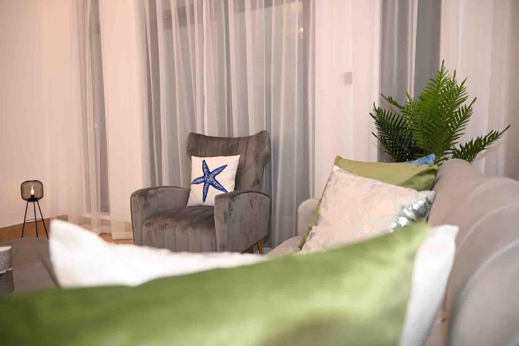 Brand New Furniture . Close To Dubai Mall. Екстер'єр фото
