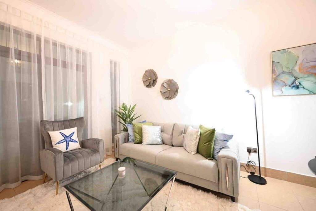 Brand New Furniture . Close To Dubai Mall. Екстер'єр фото